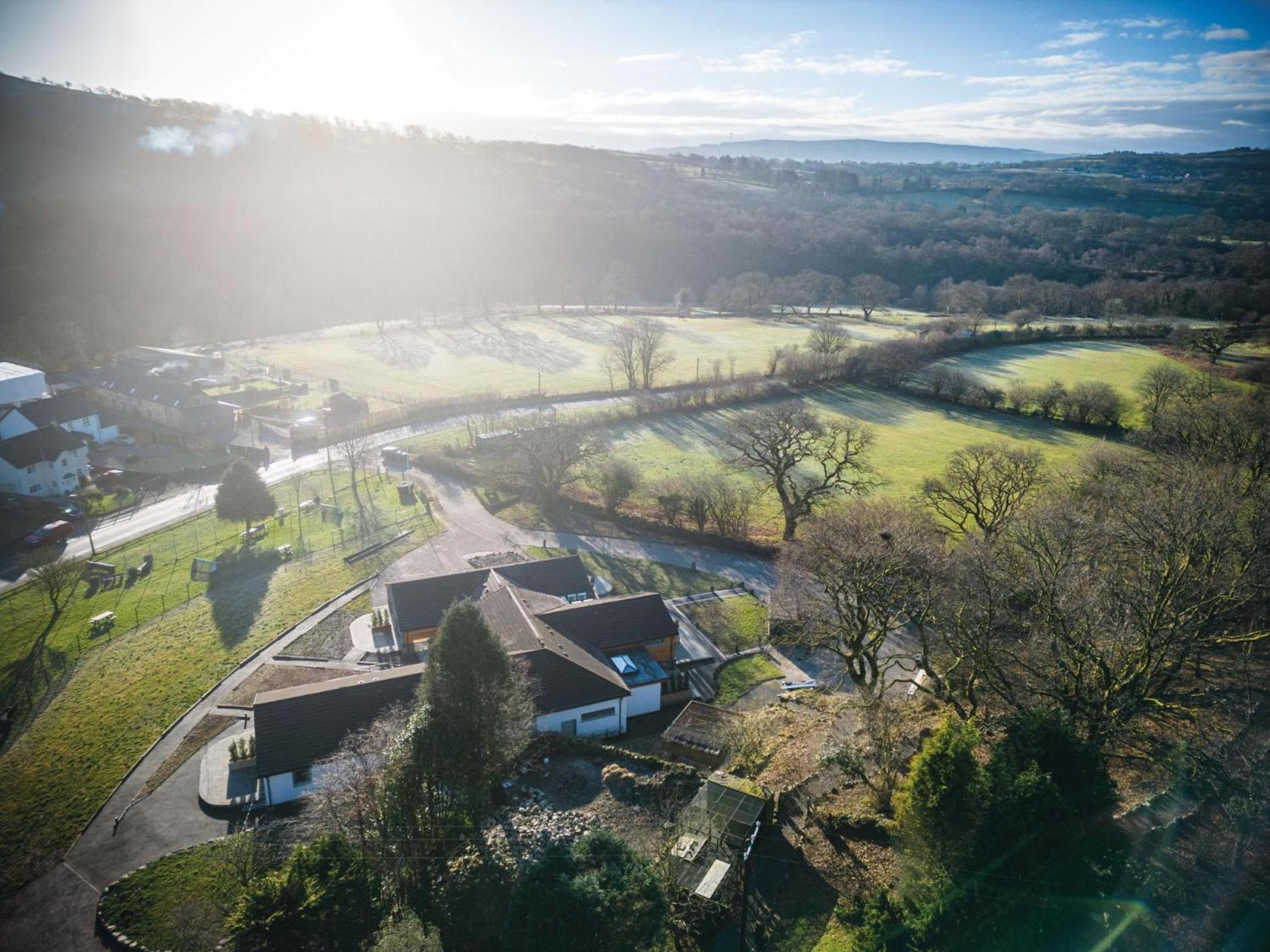 Suite 2 - Sleeping Giant Hotel - Pen Y Cae Inn Brecon Extérieur photo